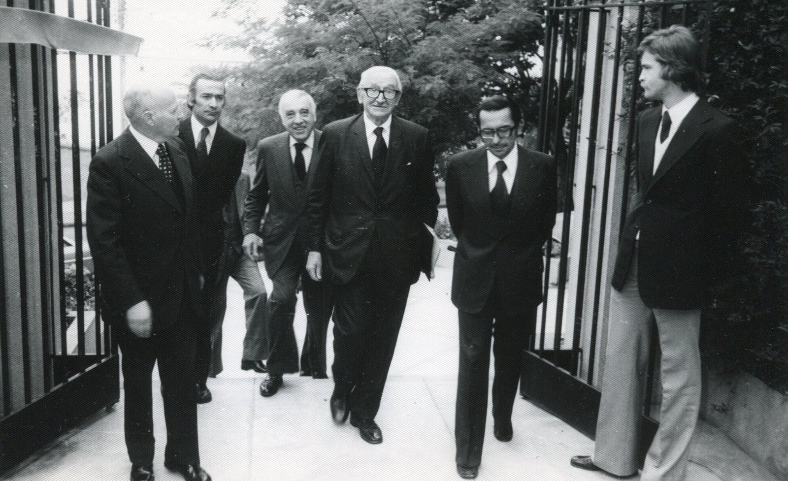 Portrait von Friedrich August von Hayek: Hayek-Besuch UAI Business School, 1977 (1977)
